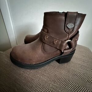 Harley-Davidson Brown Leather Boots with embellishments.
